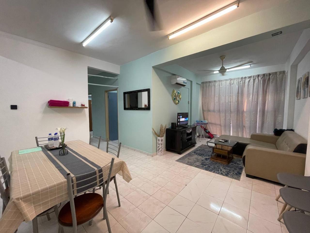 Whispering Woods 3 & Netflix By Ezyroom Melaka *